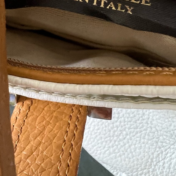 Italian Leather Crossbody in white - Picture 4 of 5